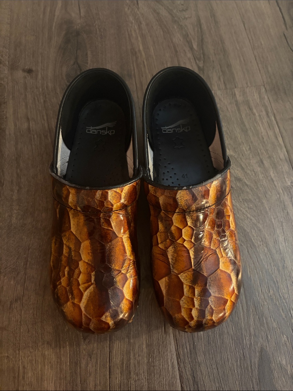 Dansko Women’s Honeycomb Leather Clogs - Brown/Gold